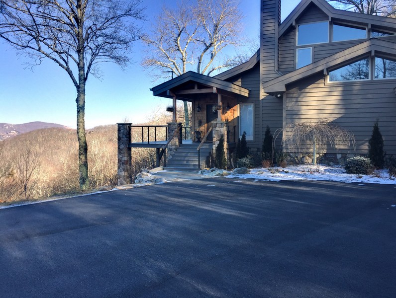 185 Dunbarton Tynecastle 00002 Peak Real EstateBanner Elk NC Real