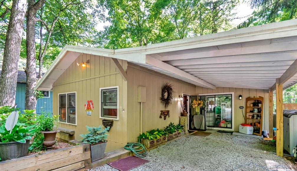 41 Valley Lane, Newland, NC 28657